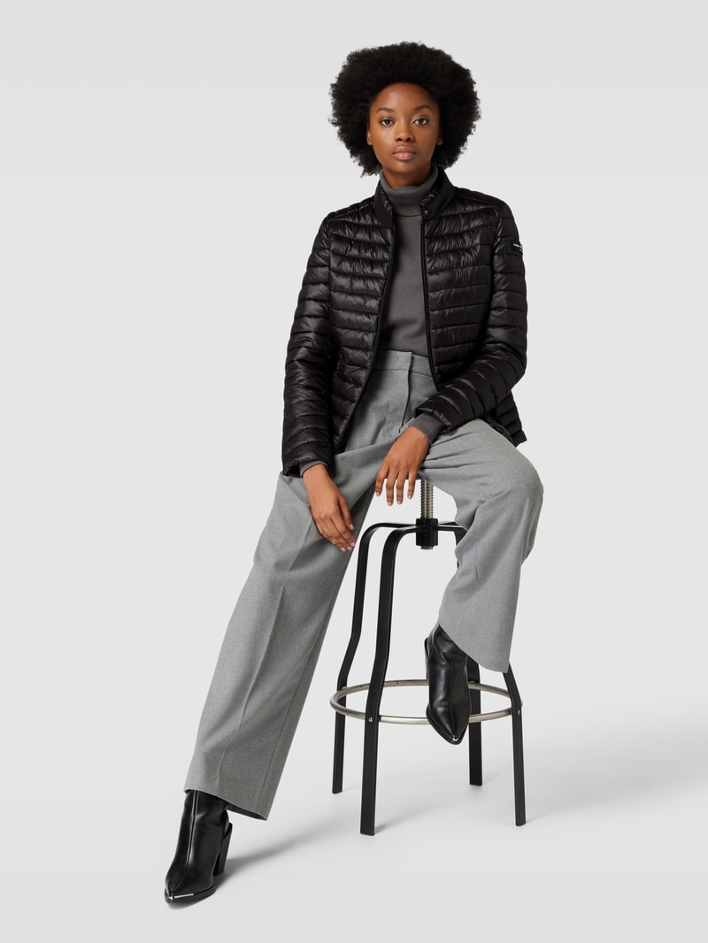 Steppjacke mit Label-Applikation Modell 'JUDY' in schwarz