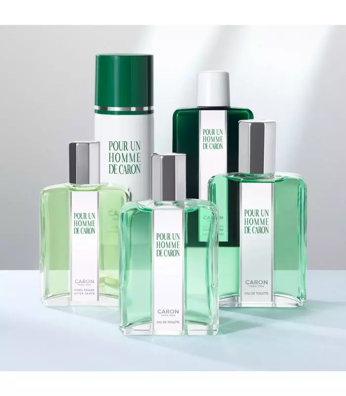 POUR UN HOMME Eau de Toilette Vaporisateur