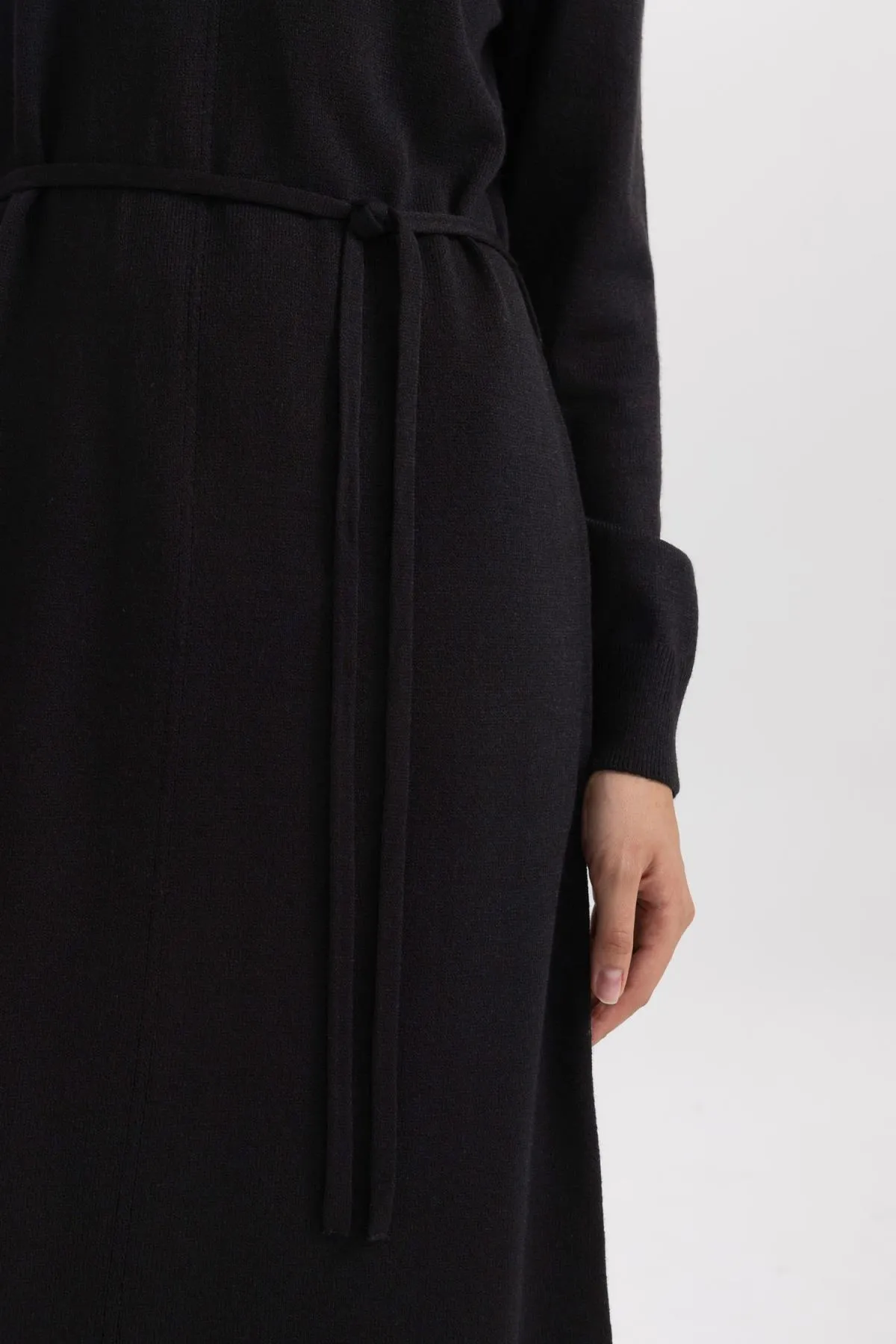 DeFacto  Maxi-Strickkleid mit halbem Rollkragen und langen Ärmeln A9807ax23wn