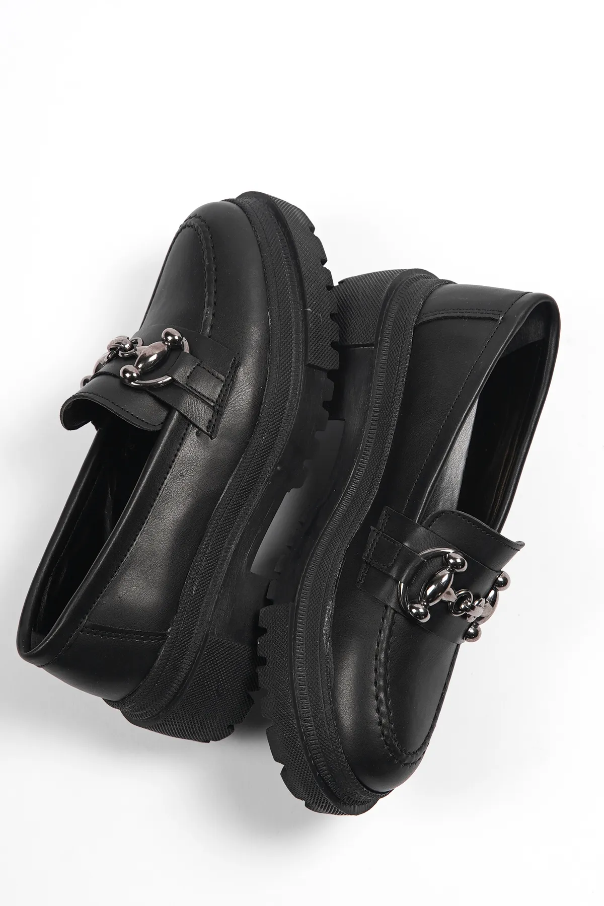 Capone Outfitters  Damen-Loafer mit ovaler Zehenpartie und Metallschnalle mit Trak-Sohle