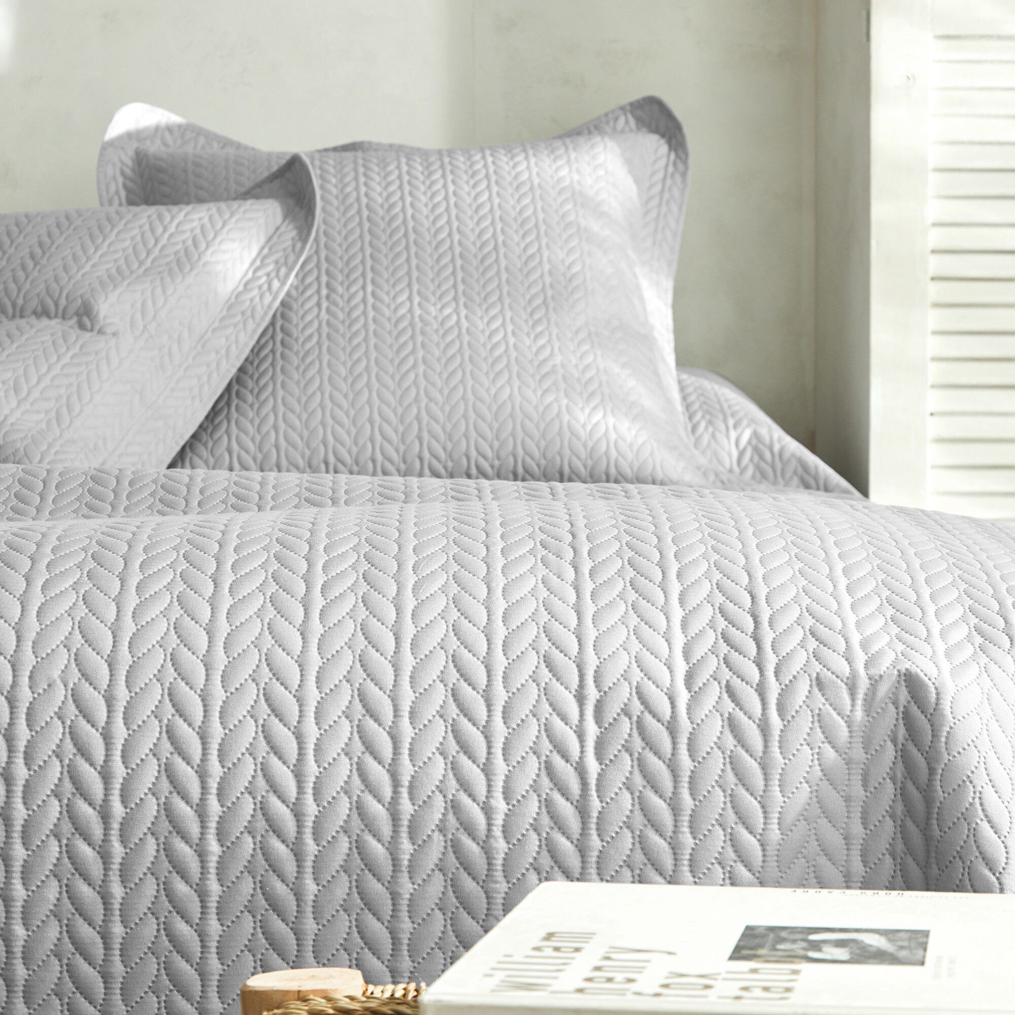 Couvre-lit matelassé microfibre motif géométrique