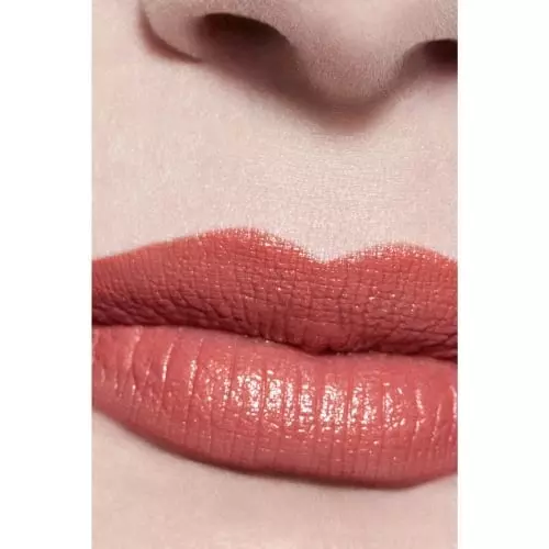 ROUGE ALLURE L'EXTRAIT High-intensity red. an extract of light and care