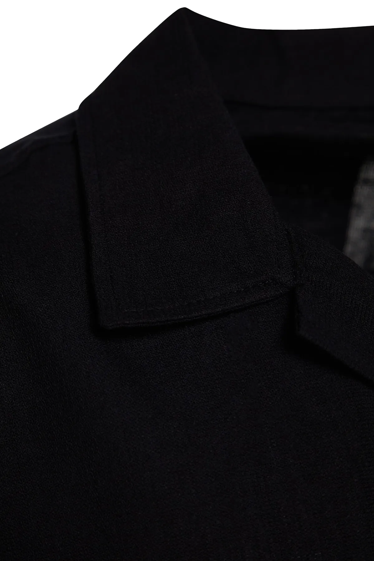 Trendyol Collection  Schwarzes Unisex-Kurzarmhemd mit entspannter Passform TMNSS23GO00064