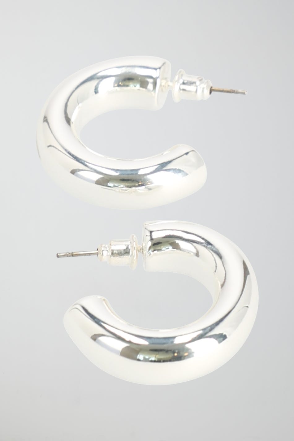 Clean hoops earrings