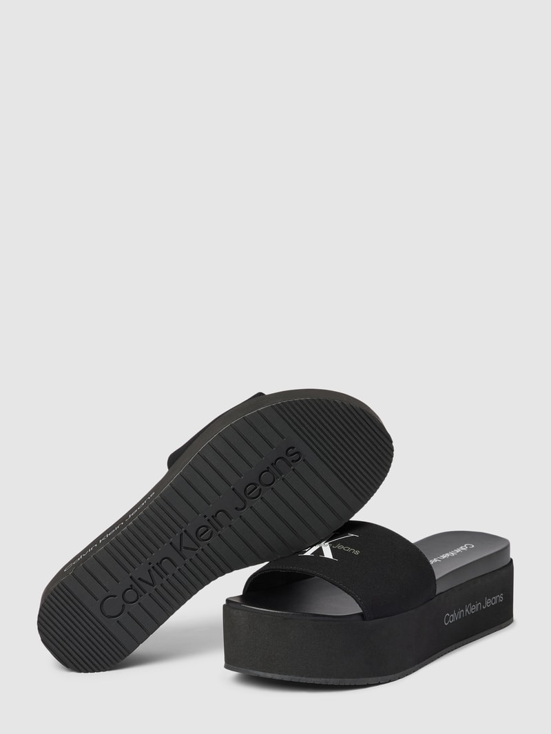 Slides mit Plateausohle in schwarz