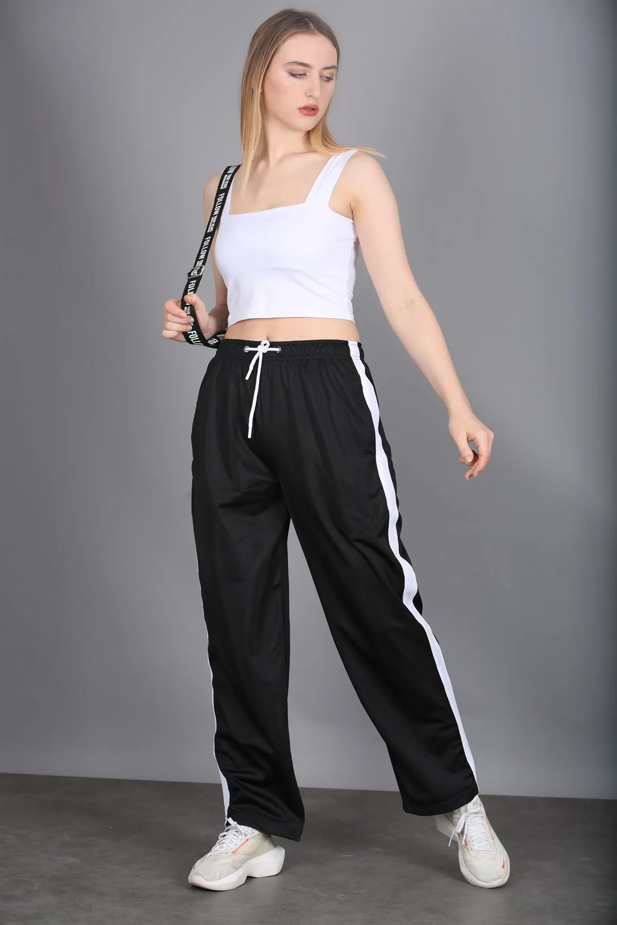 Madmext  Mad Girls – Schwarzer, locker geschnittener Trainingsanzug MG1294