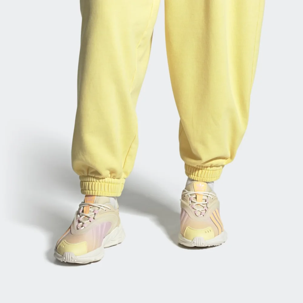 adidas Oztral W HQ4474 / weiss