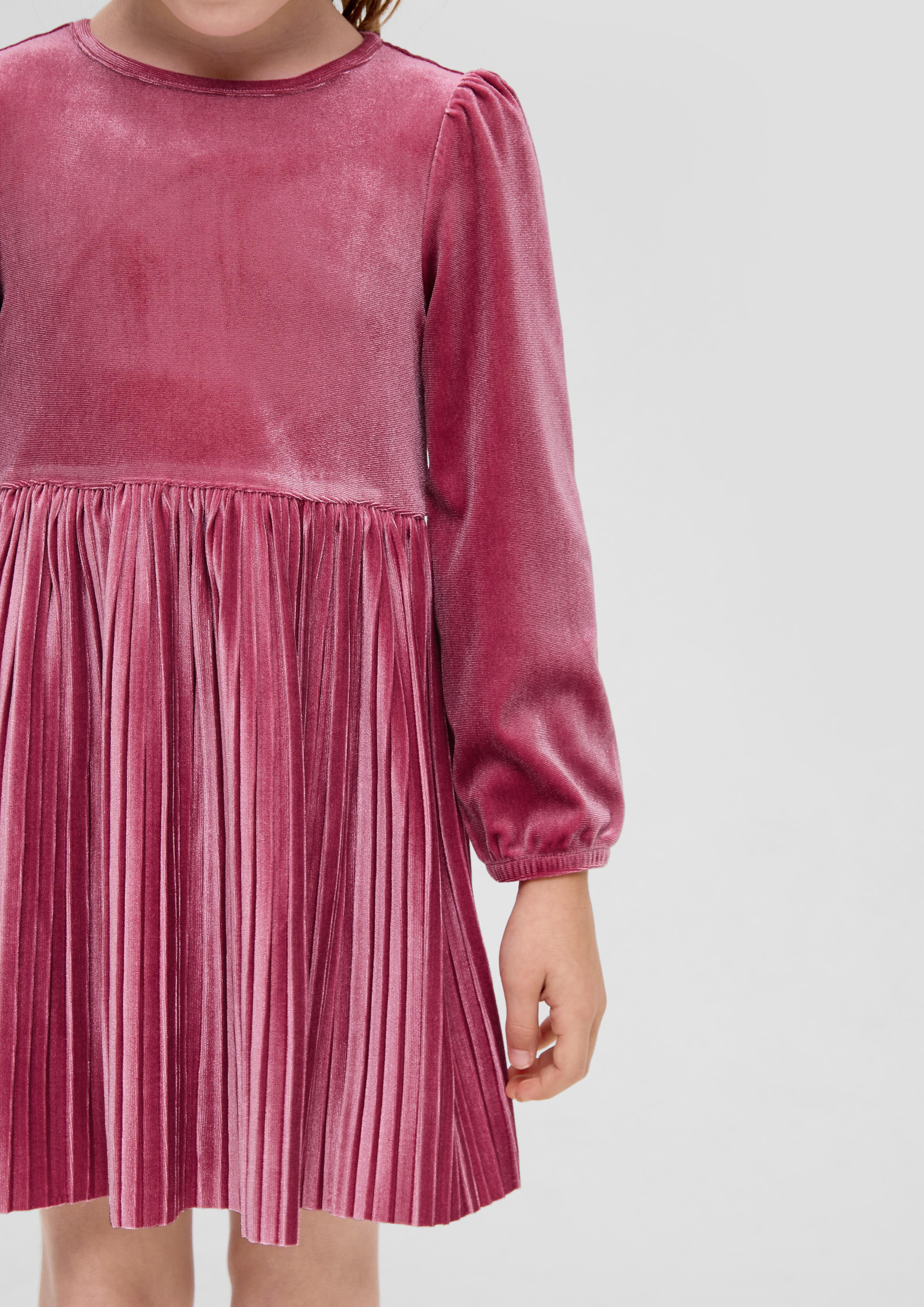 Samtkleid mit Plisseéfalten  2145255-4592