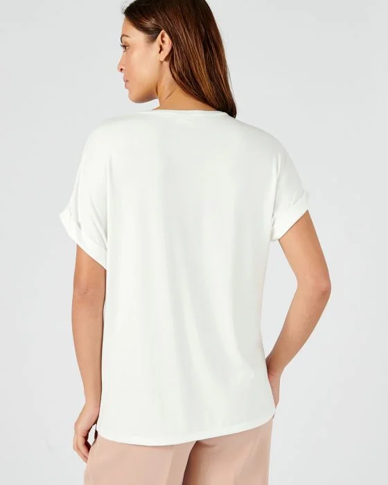 Tee-shirt à motifs brillants.
