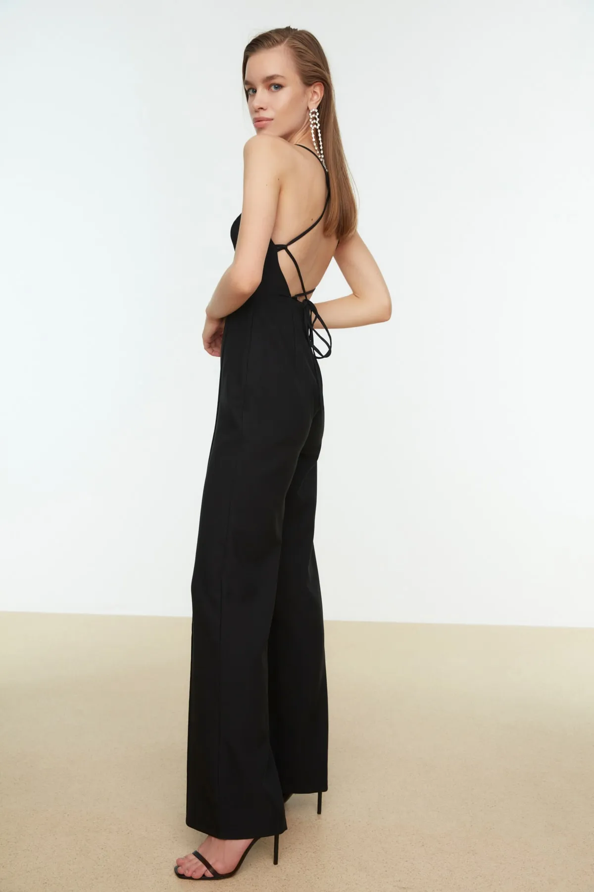 Trendyol Collection  Schwarzer gewebter Overall TPRSS21TU0115
