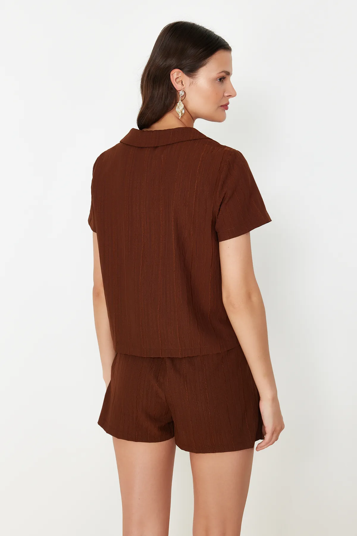 Trendyol Collection  Braunes gewebtes Hemd-Shorts-Set TBESS24AU00065