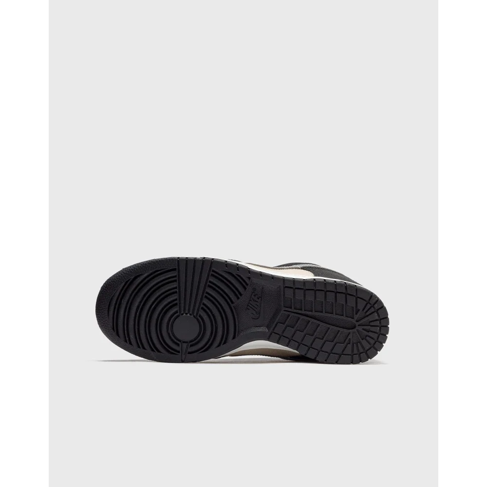 Nike Dunk WMNS Low DZ4712-001 / schwarz