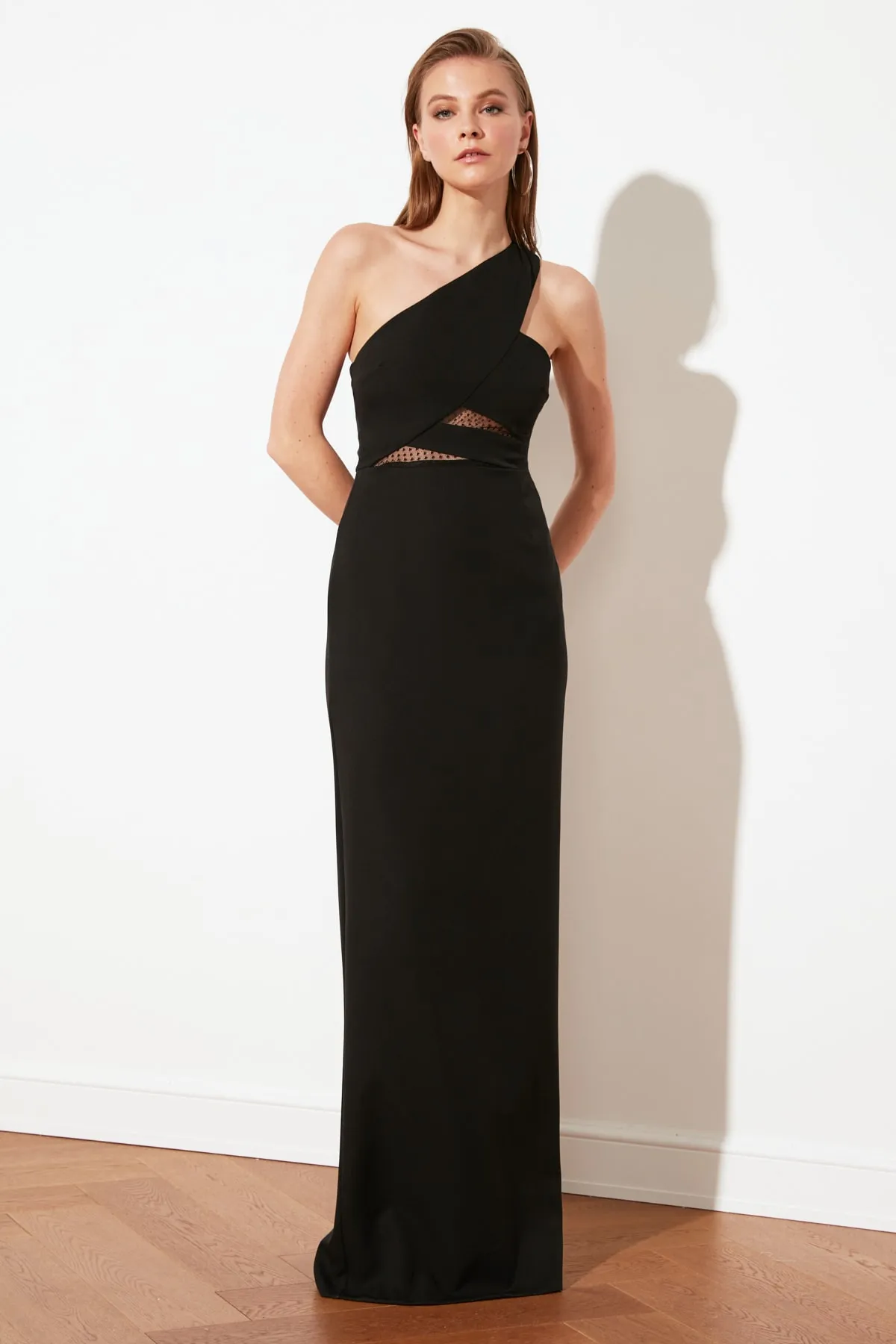 Trendyol Collection  Schwarzes langes Abendkleid mit gewebtem Fenster/Ausschnitt-Detail TPRSS21AE0066