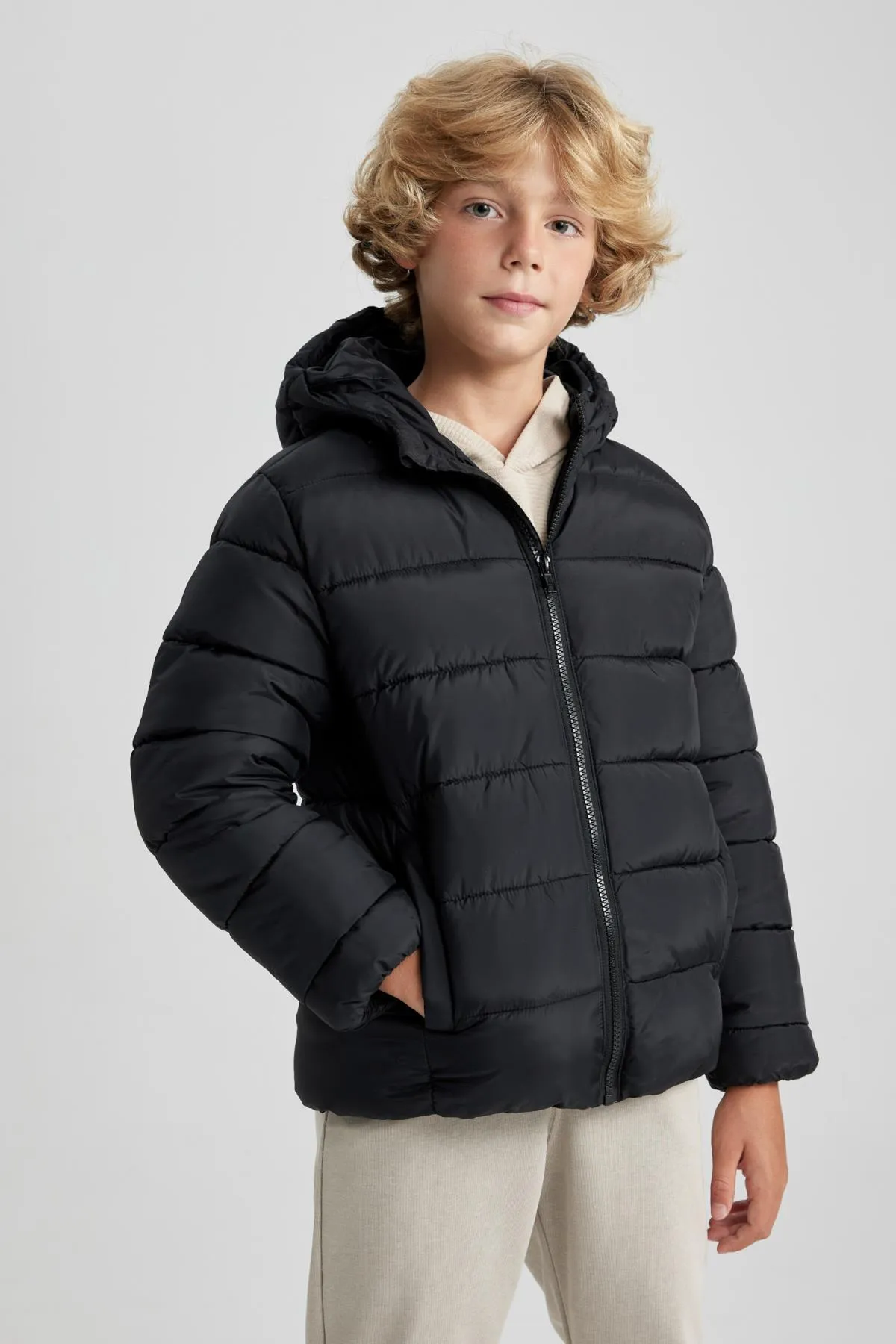 DeFacto  Wasserabweisende Pufferjacke mit Kapuze für Jungen A1875a823wn