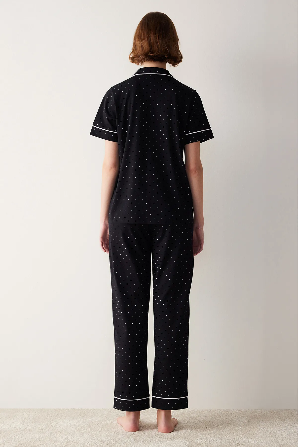 Penti  Weiß gepunktetes, schwarzes Pyjama-Set mit Hemd und Hose