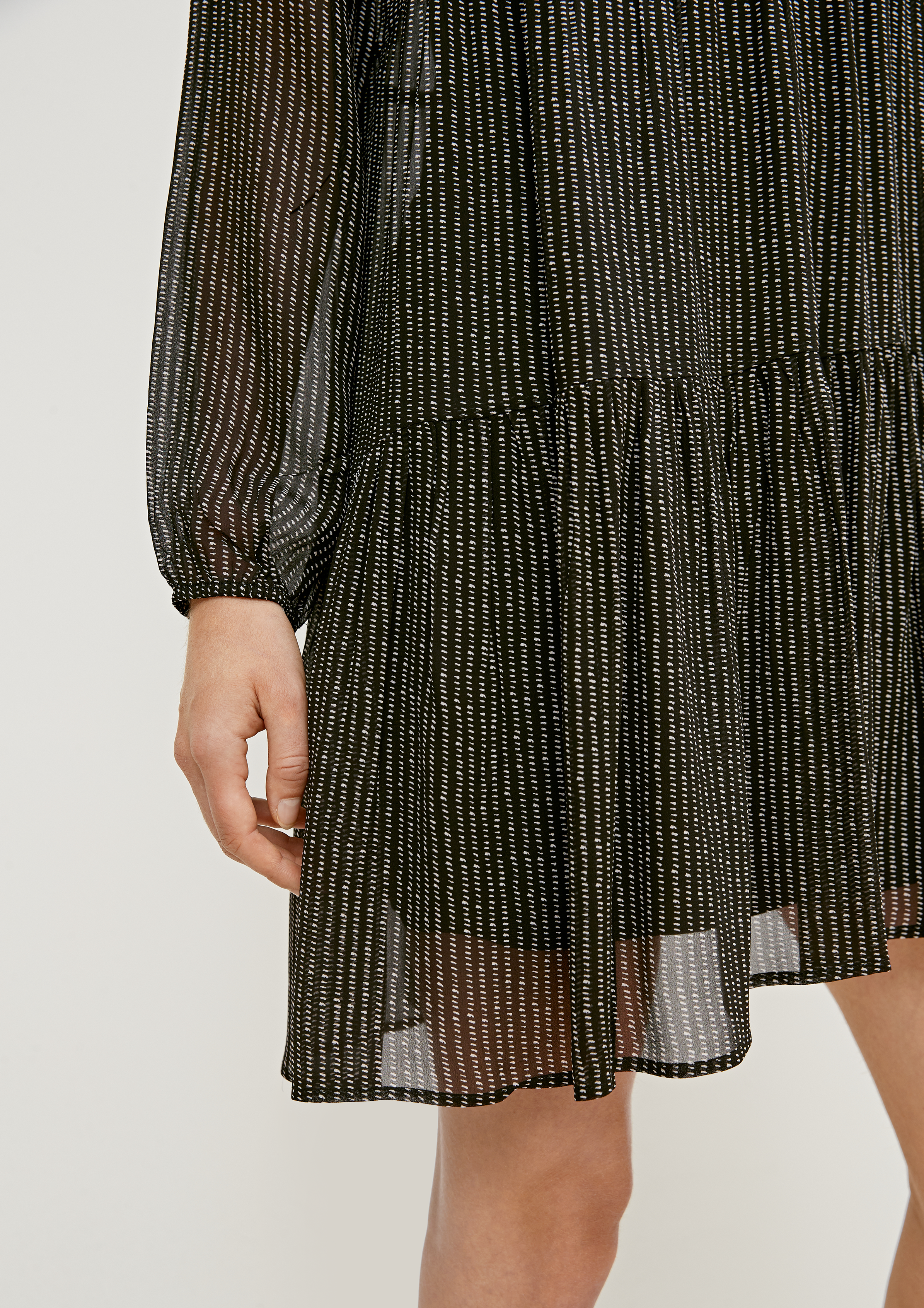 Kleid aus Viskosecrêpe - schwarz