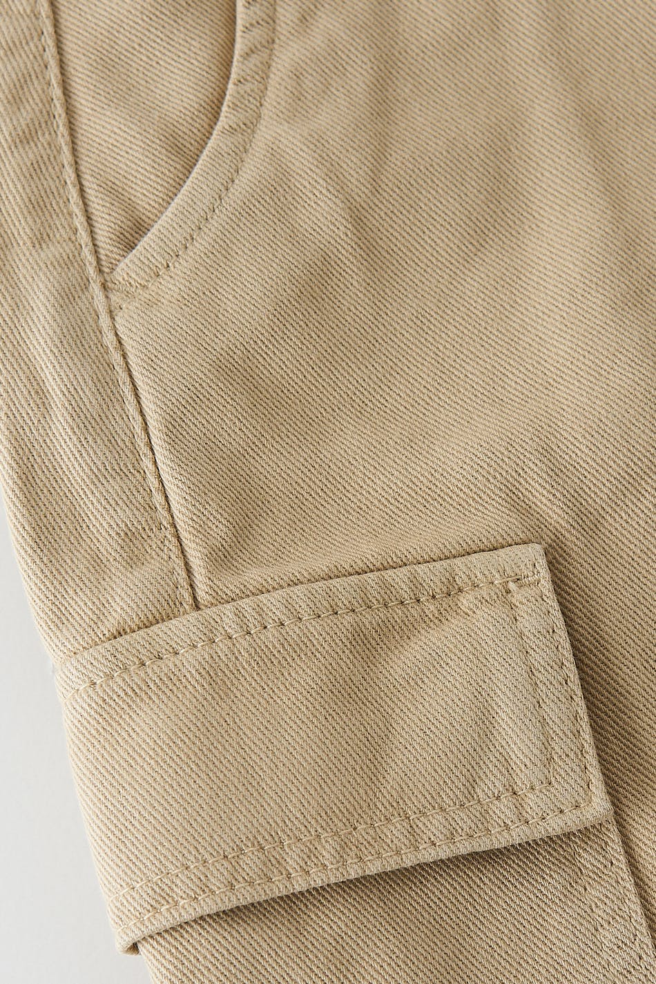 Low cargo denim skirt