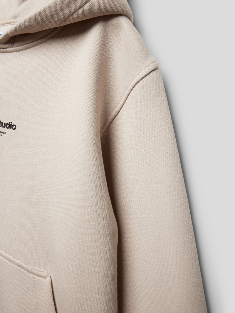 Hoodie mit Label-Print Modell 'ORVESTERBRO' in ecru
