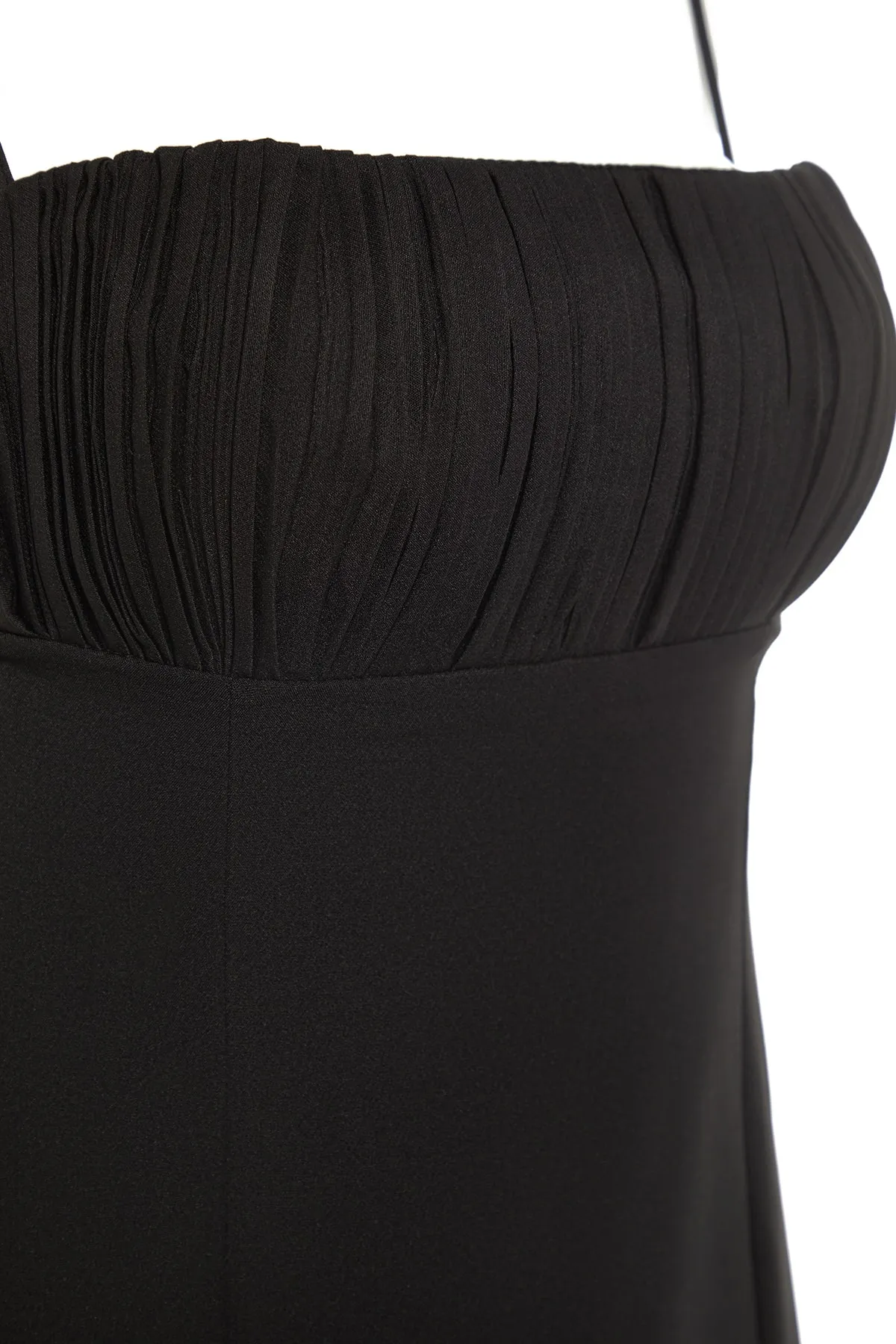 Trendyol Collection  Schwarzes, detailliertes, elegantes Abendkleid TPRSS22EL0967