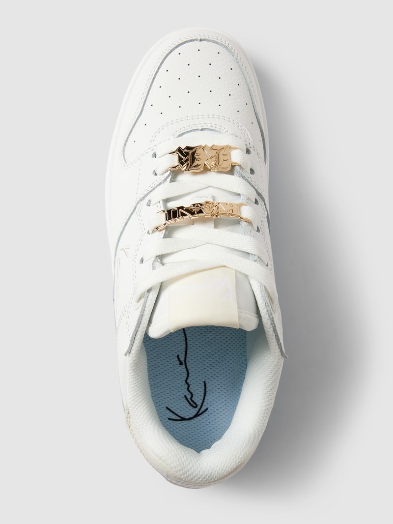 Sneaker mit Label-Details in weiß