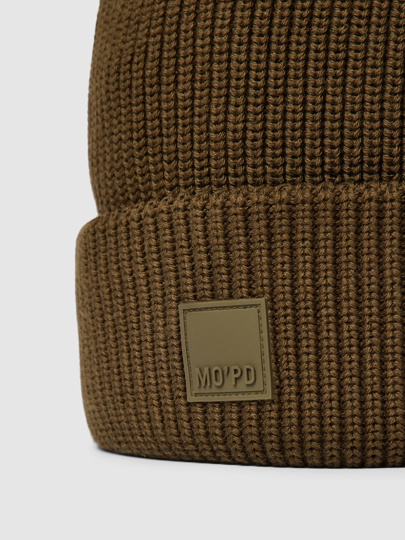 Beanie mit Label-Detail in olivgrün