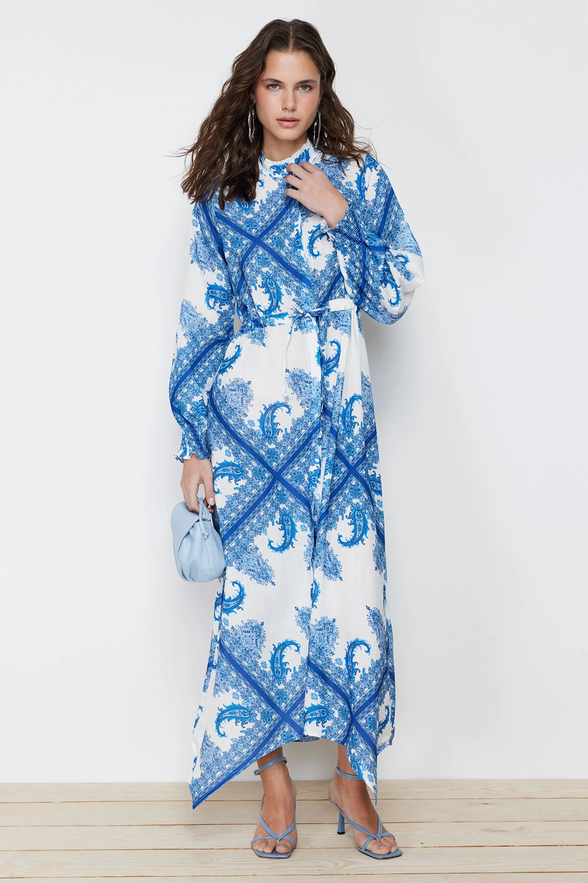 Trendyol Modest  Blauer asymmetrischer Rock mit Schalmuster, detailliertes, gebundenes Webkleid TCTSS24EB00101