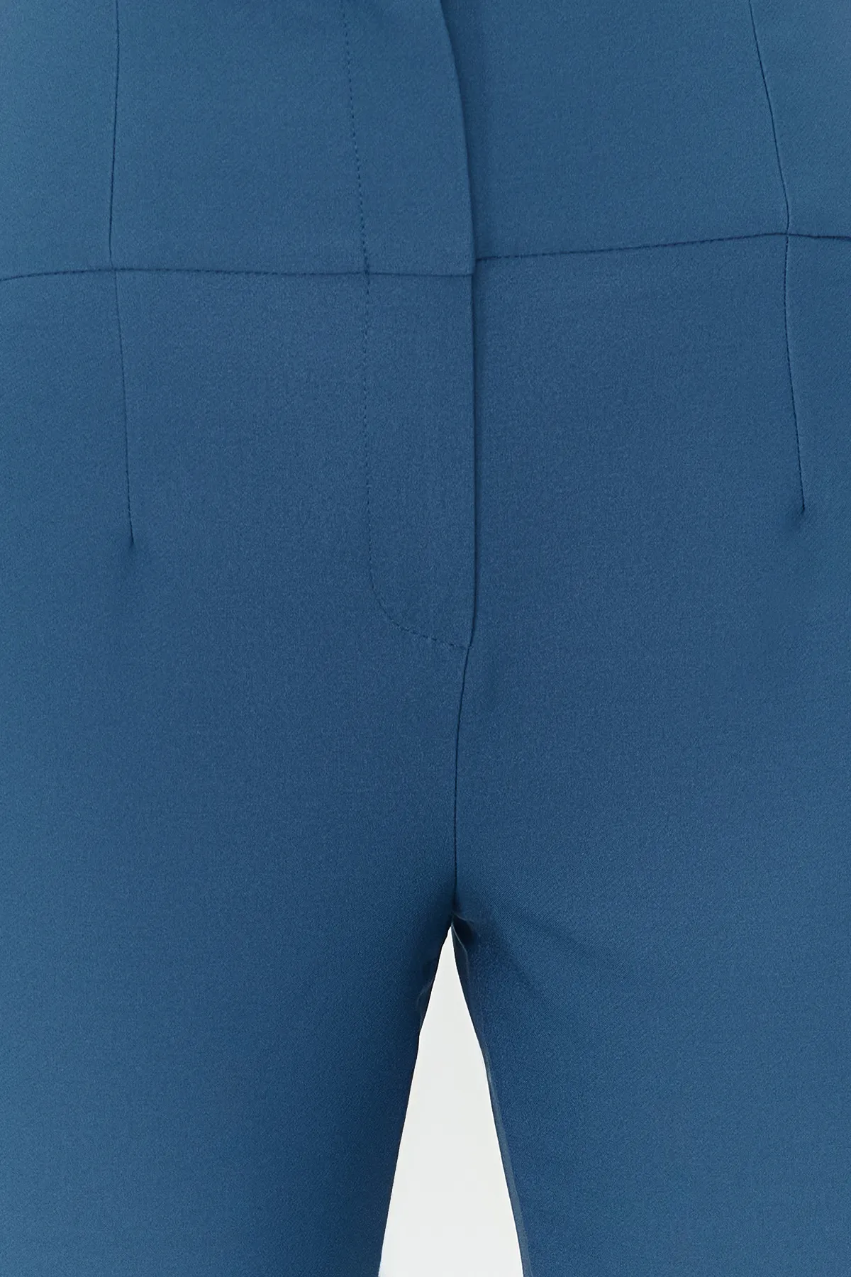 Trendyol Collection  Indigo-Zigaretten-Webhose mit schmalem Bein und Taillennaht-Detail TWOSS20PL0388