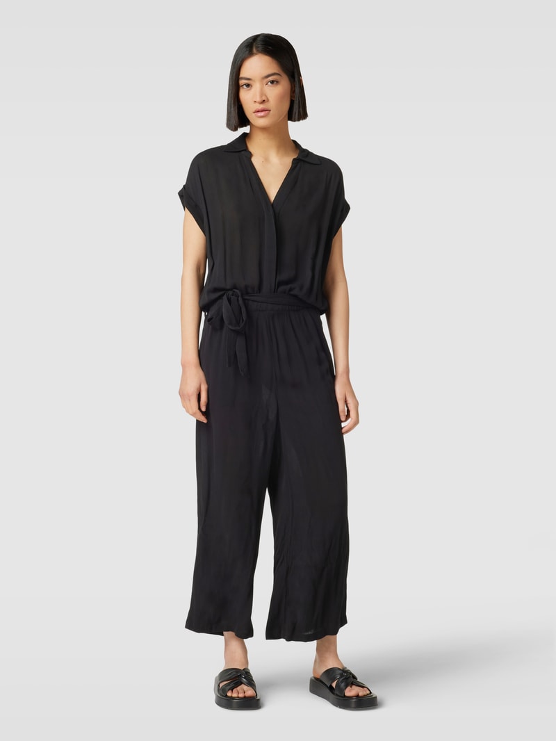 Jumpsuit mit Bindegürtel in schwarz