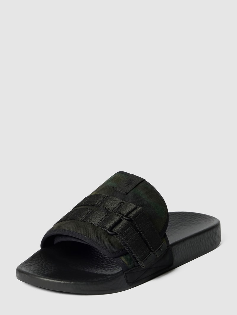 Slides mit Camouflage-Muster in schwarz