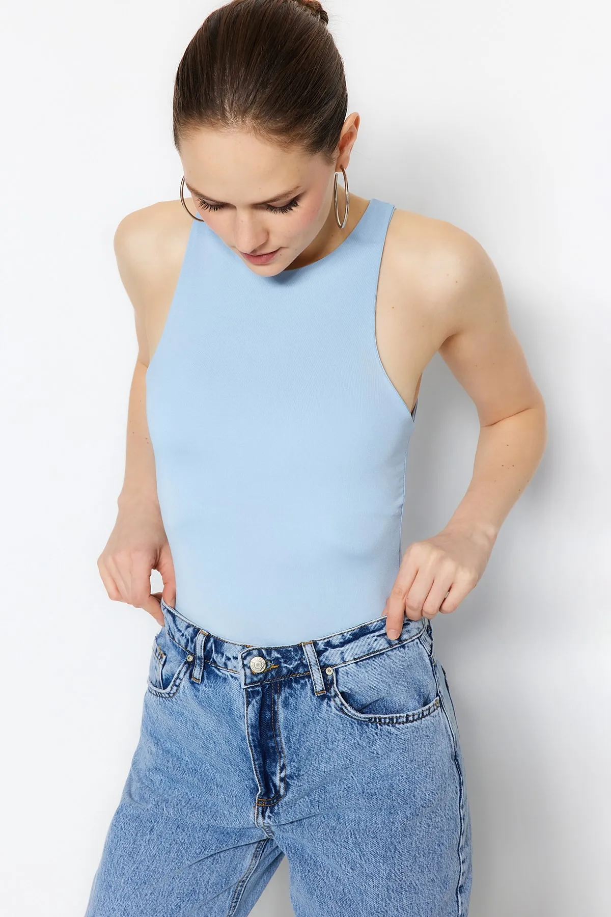 Trendyol Collection  Blauer Neckholder-Body aus dehnbarem Strick mit Druckknöpfen TWOSS20BD0044