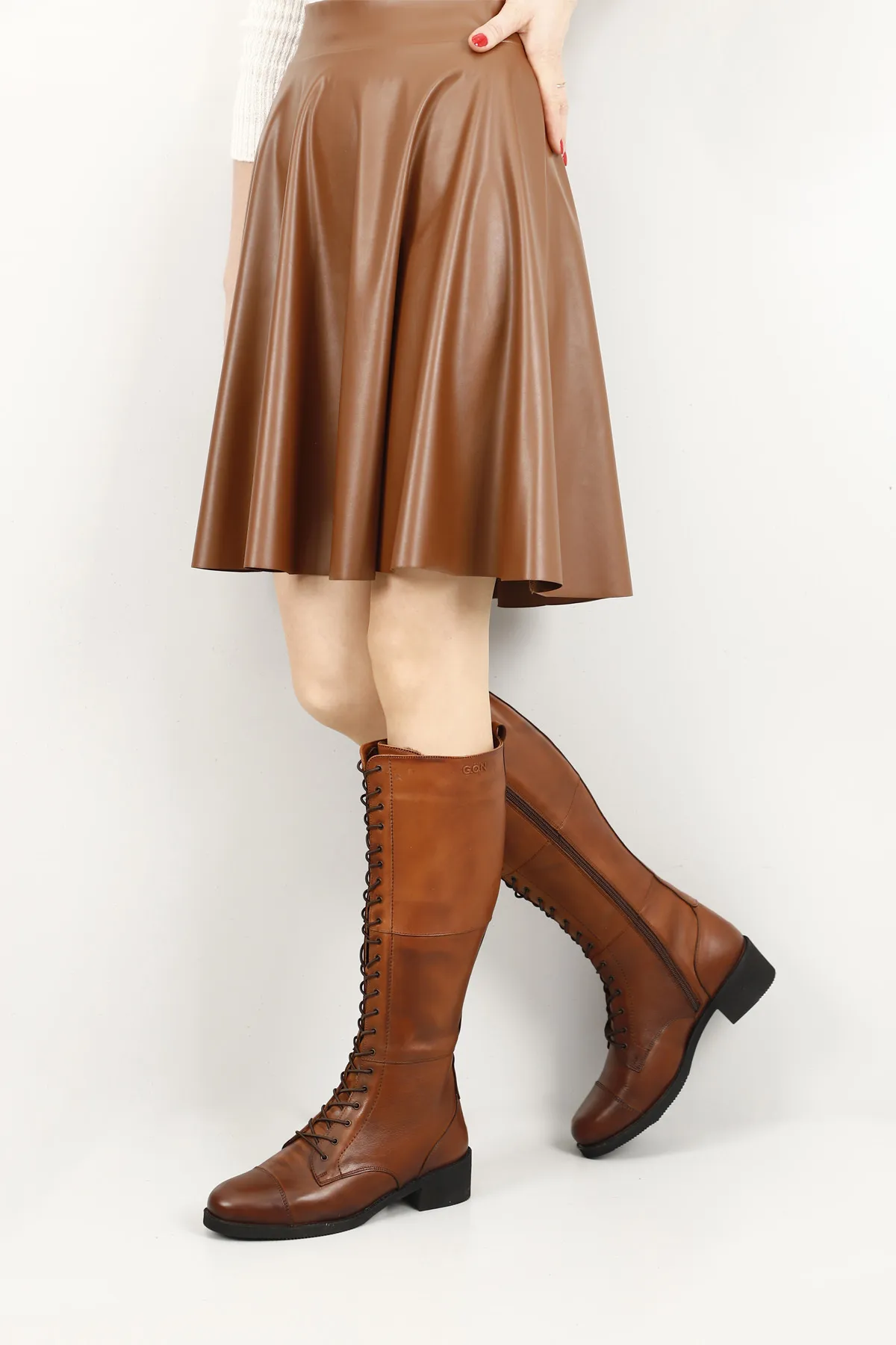 GÖNDERİ(R)  Hellbraune Antik-Gön-Damenstiefel aus echtem Leder mit runder Zehenpartie, Gummisohle und Absatz zum Schnüren für den Alltag 46577