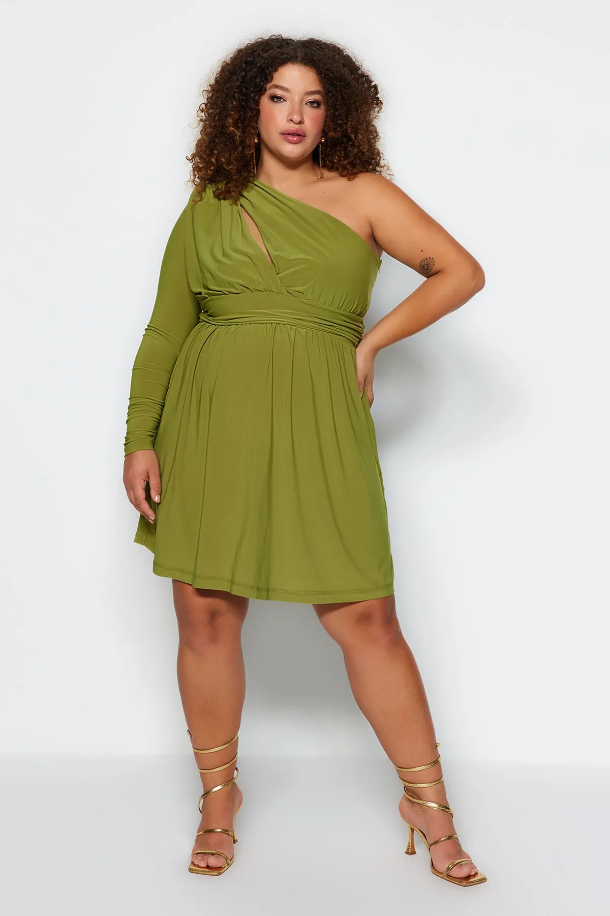 Trendyol Curve  Hellgrünes, einärmliges langes Strickkleid mit Taillenöffnung TBBSS23AH00258