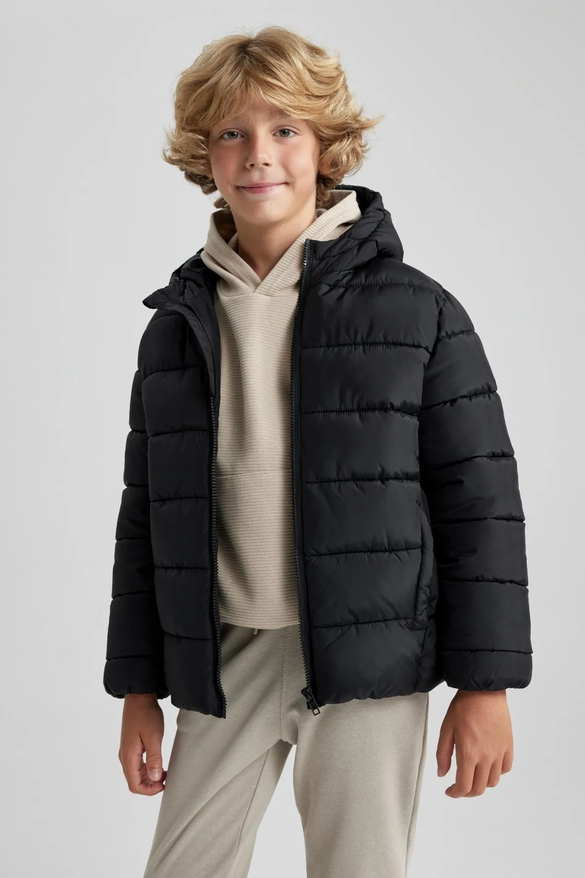 DeFacto  Wasserabweisende Pufferjacke mit Kapuze für Jungen A1875a823wn