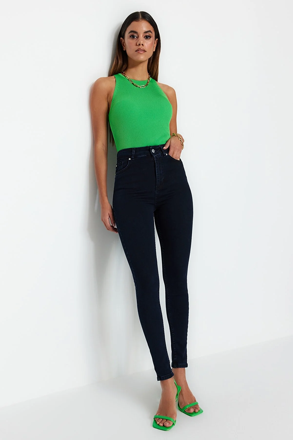 Trendyol Collection  Mitternachtsblaue Skinny-Jeans mit Schlankheitseffekt und superhoher Taille TWOSS23JE00080