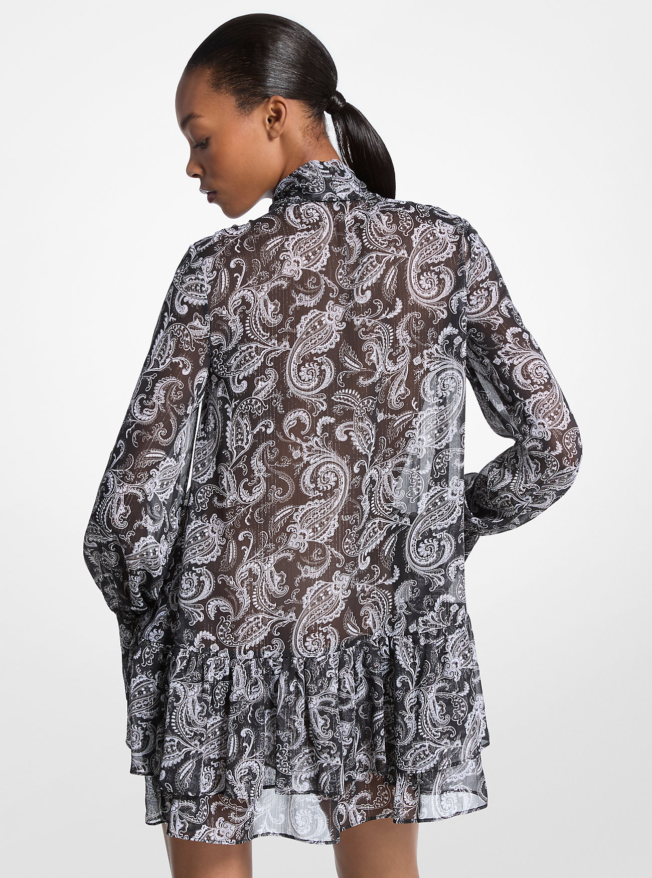 Metallisk paisley-kjole med georgette-hals – GUNMETAL