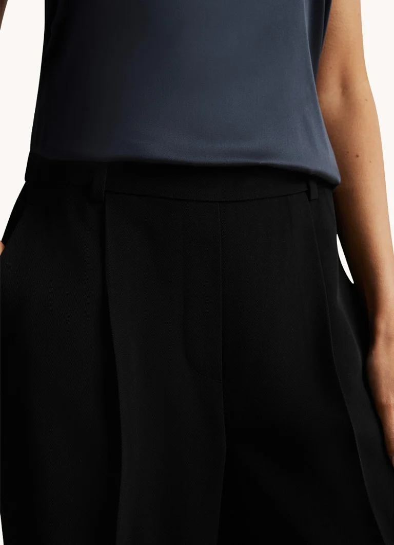 Pantaloni Reiss Eden cu talie înaltă, cu talie largă și buzunare laterale.