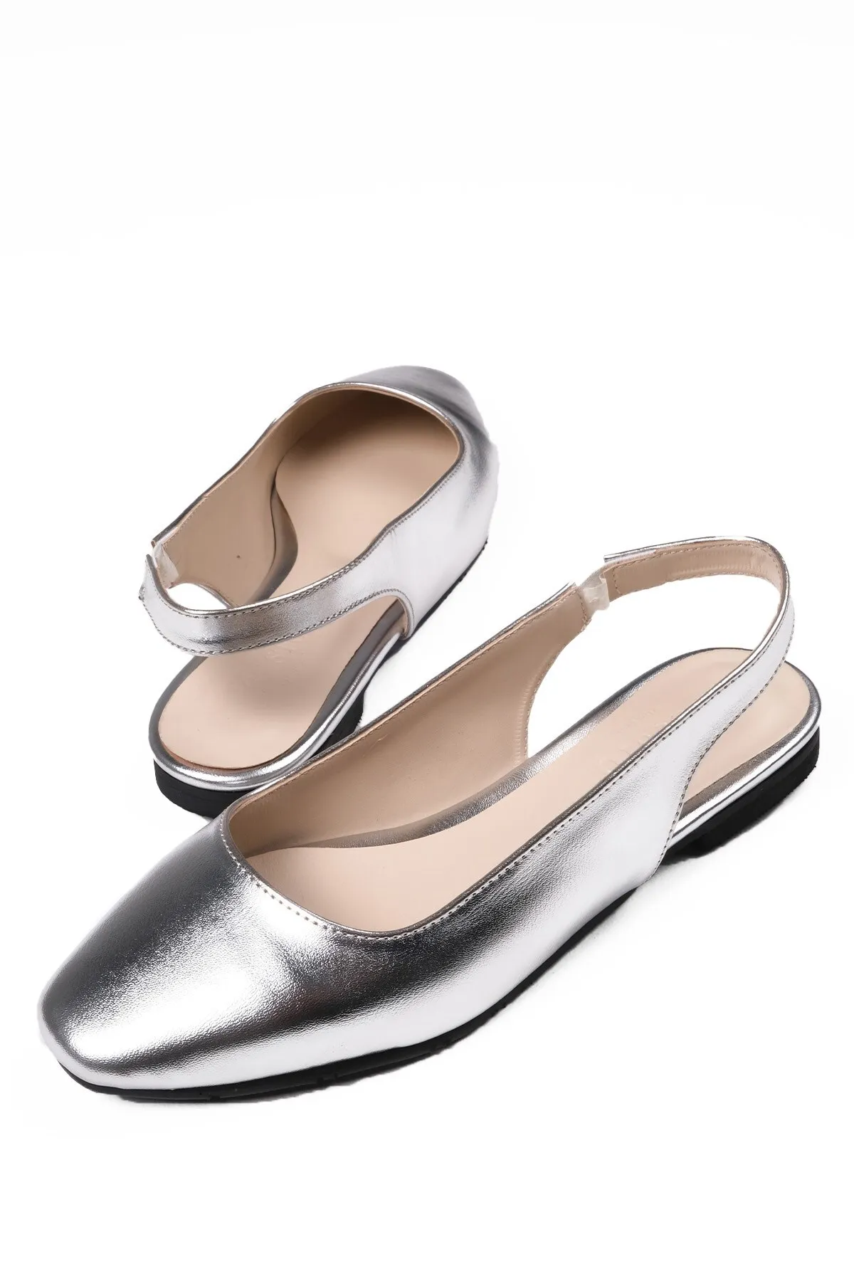 Mio Gusto  Flache Ballerina-Schuhe von Ally in silberner Farbe mit offenem Rücken für Damen