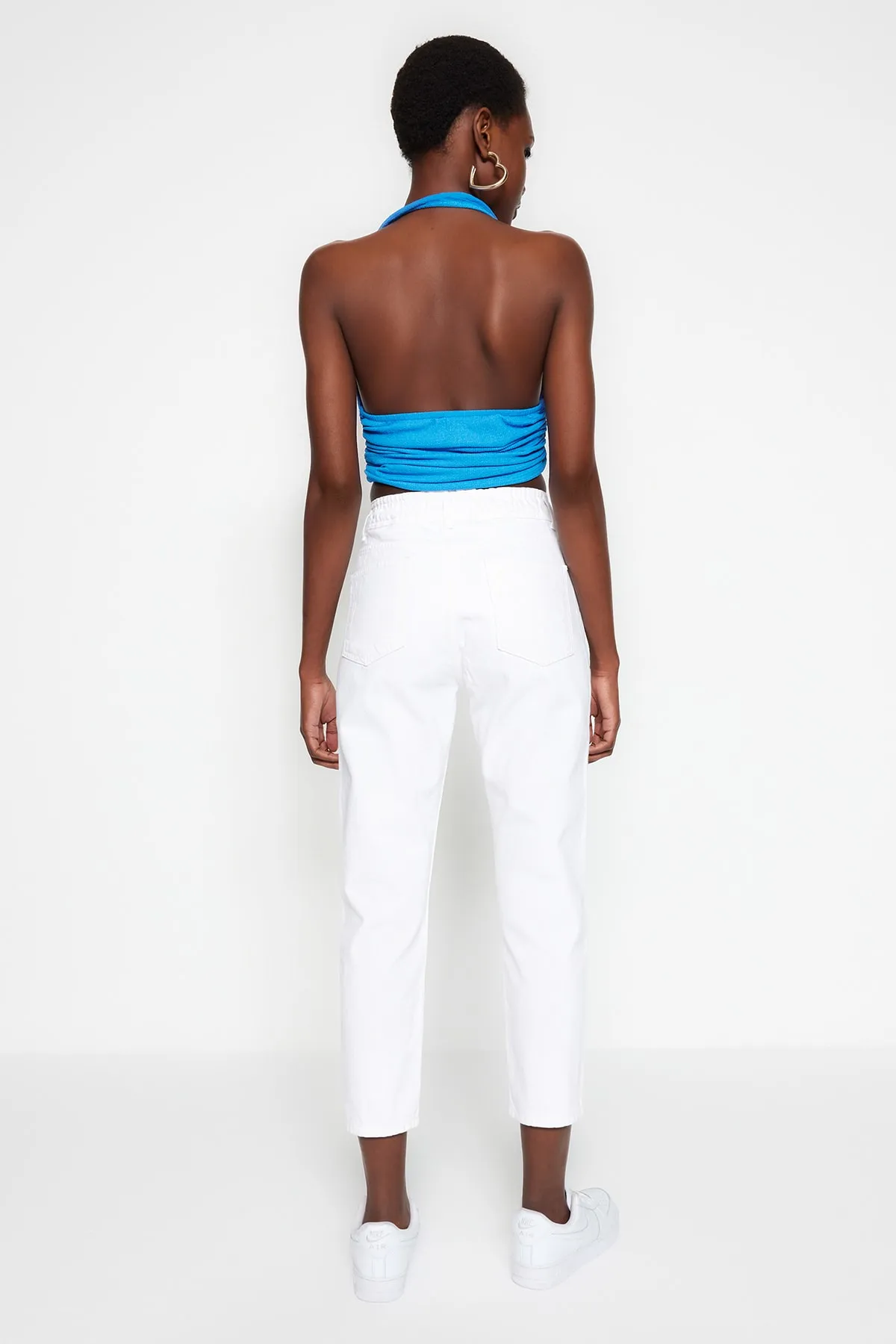 Trendyol Collection  Weiße Mom-Jeans mit elastischem Bund TWOSS20JE0428
