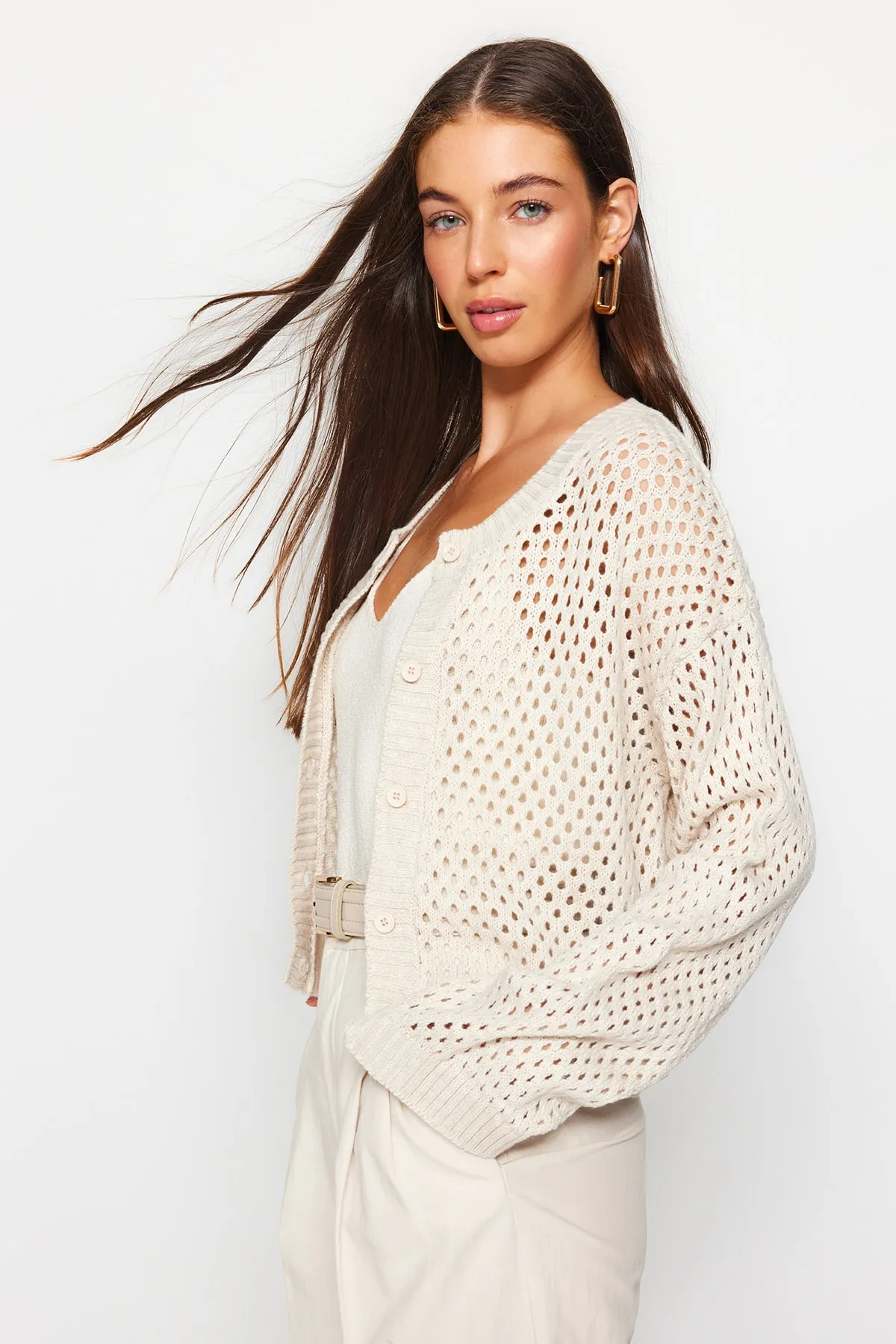 Trendyol Collection  Steinfarbene, durchbrochene/durchbrochene Strickjacke mit Rundhalsausschnitt TWOAW24HI00234