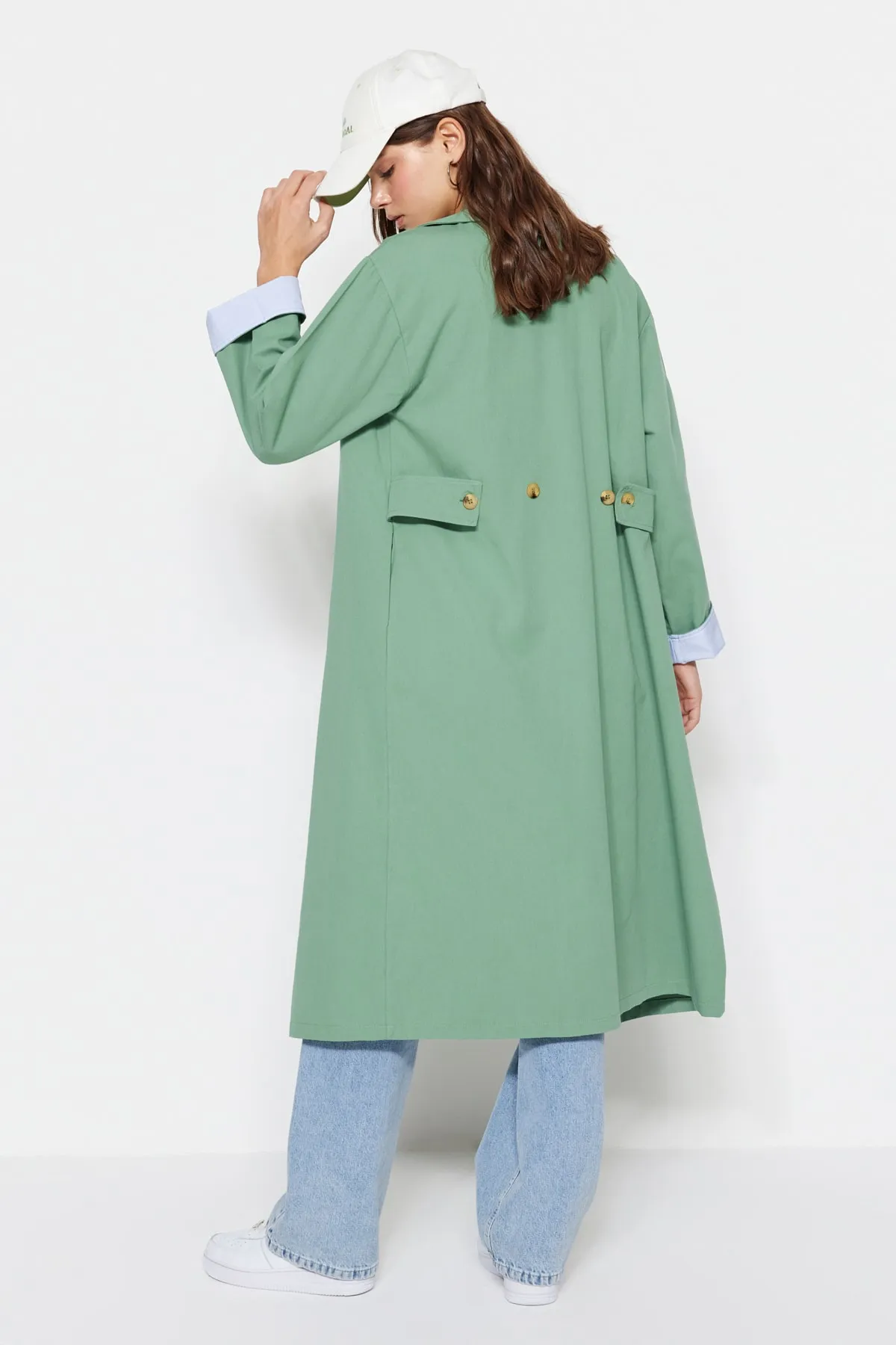 Trendyol Modest  Hellgrüner Gabardine-Trenchcoat mit Ärmeldetail TCTSS23CL00000