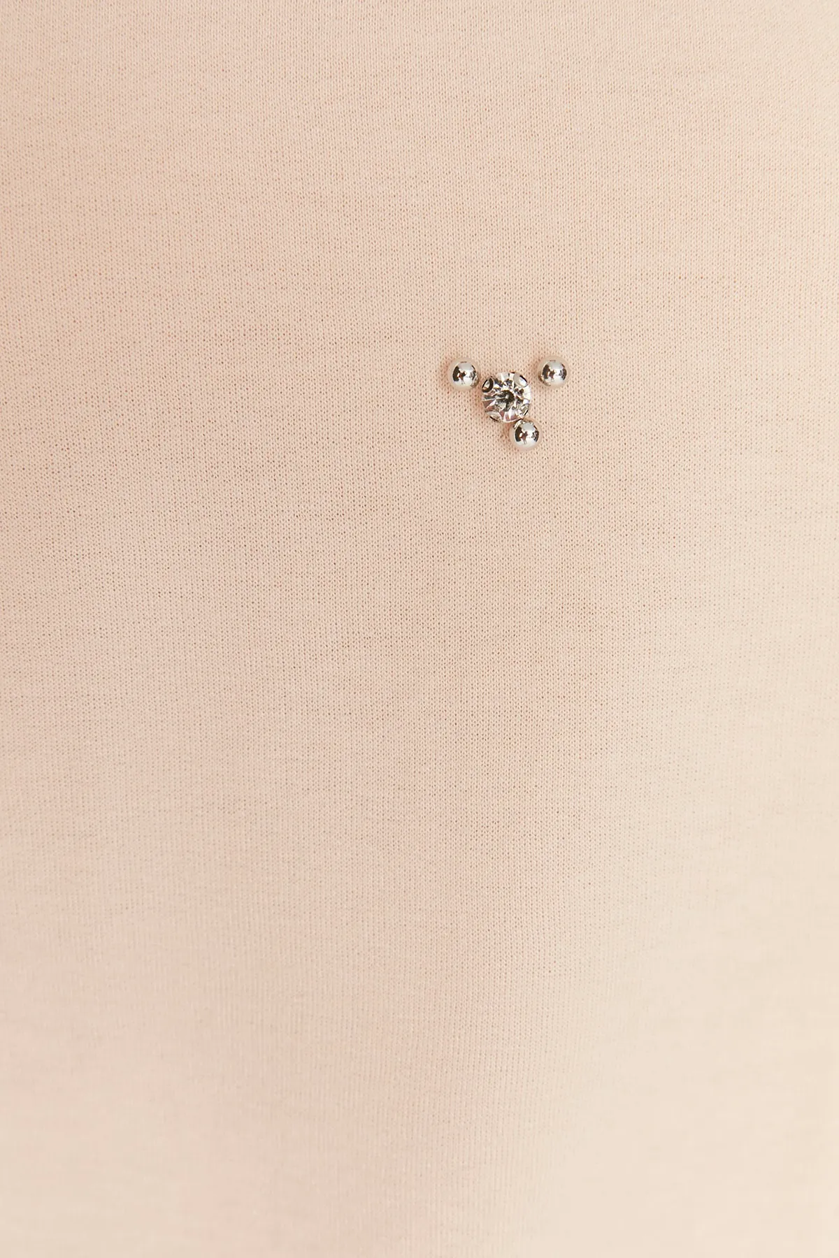 Trendyol Modest  Cremefarbene Stricktunika mit Rundhalsausschnitt und Steindetail TCTSS22TN0072