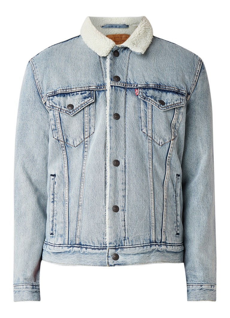 Jaqueta jeans Levi's Trucker com forro de pelúcia.
