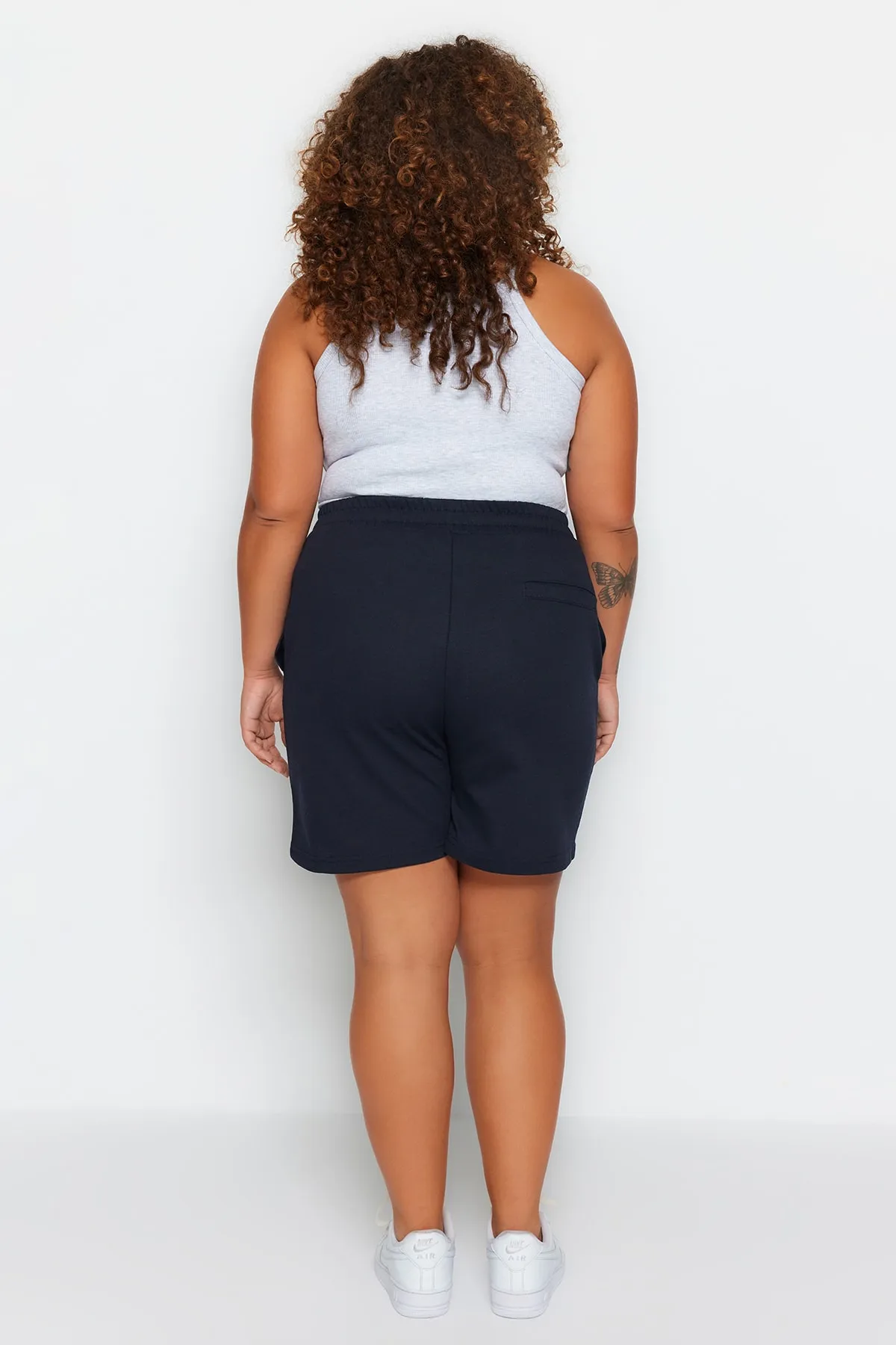 Trendyol Curve  Marineblaue, dünne, gerippte Strickshorts TBBSS23AP00004