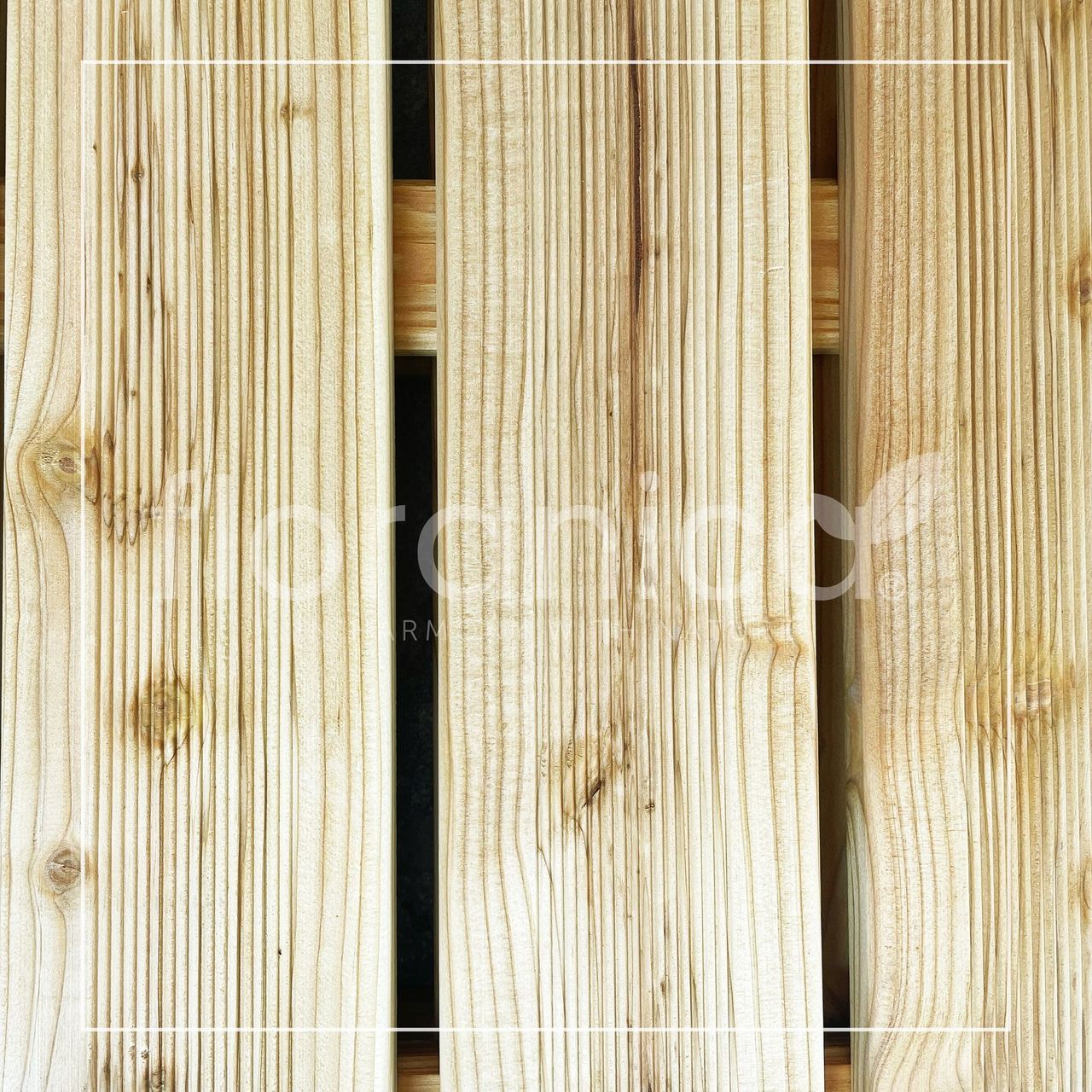 Pemicont Floranica Holzterrassenplatten 1 Stück 50x50 cm Imprägniertes Lärchenholz Natur Boden für die Sauna Terrasse oder dem Balkon Holzfliese im Garten Gefräste Oberfläche Balkonfliesen