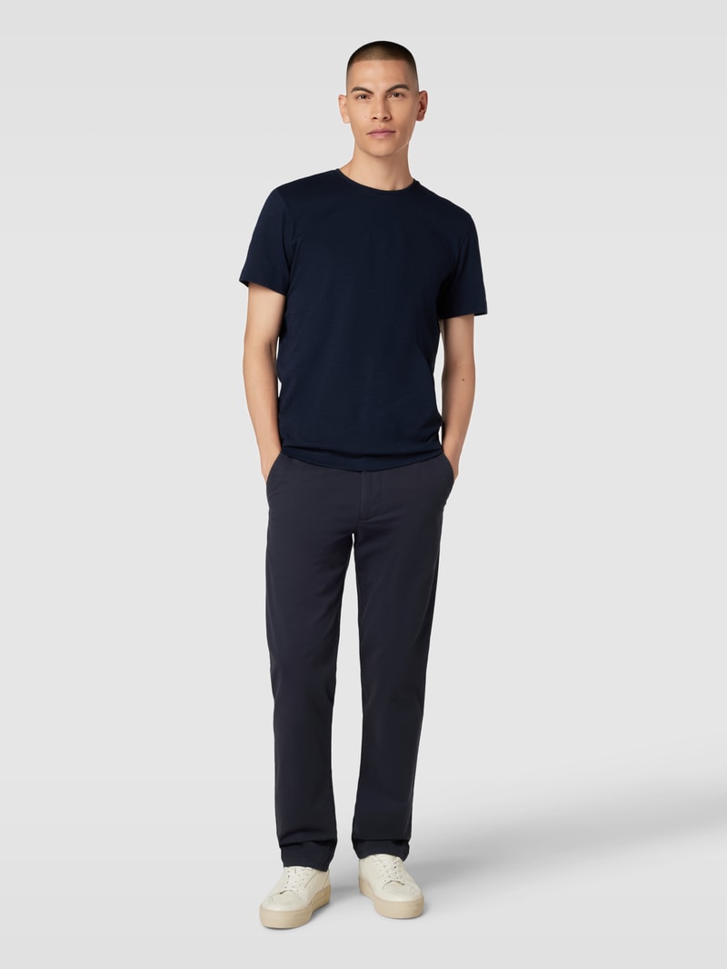 Chino mit französischen Eingrifftaschen in marineblau