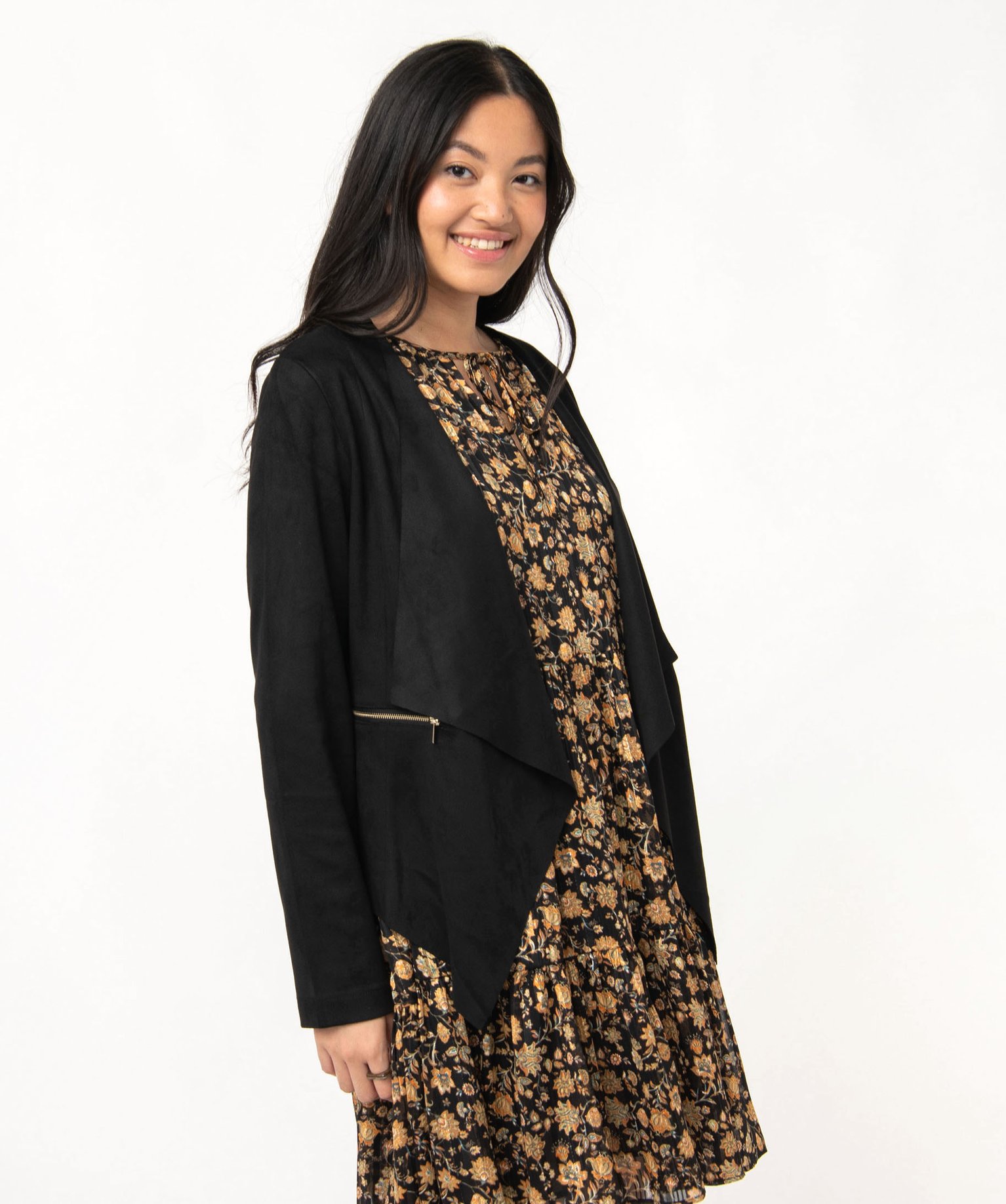 Veste en suédine souple portée ouverte femme noir | GEMO