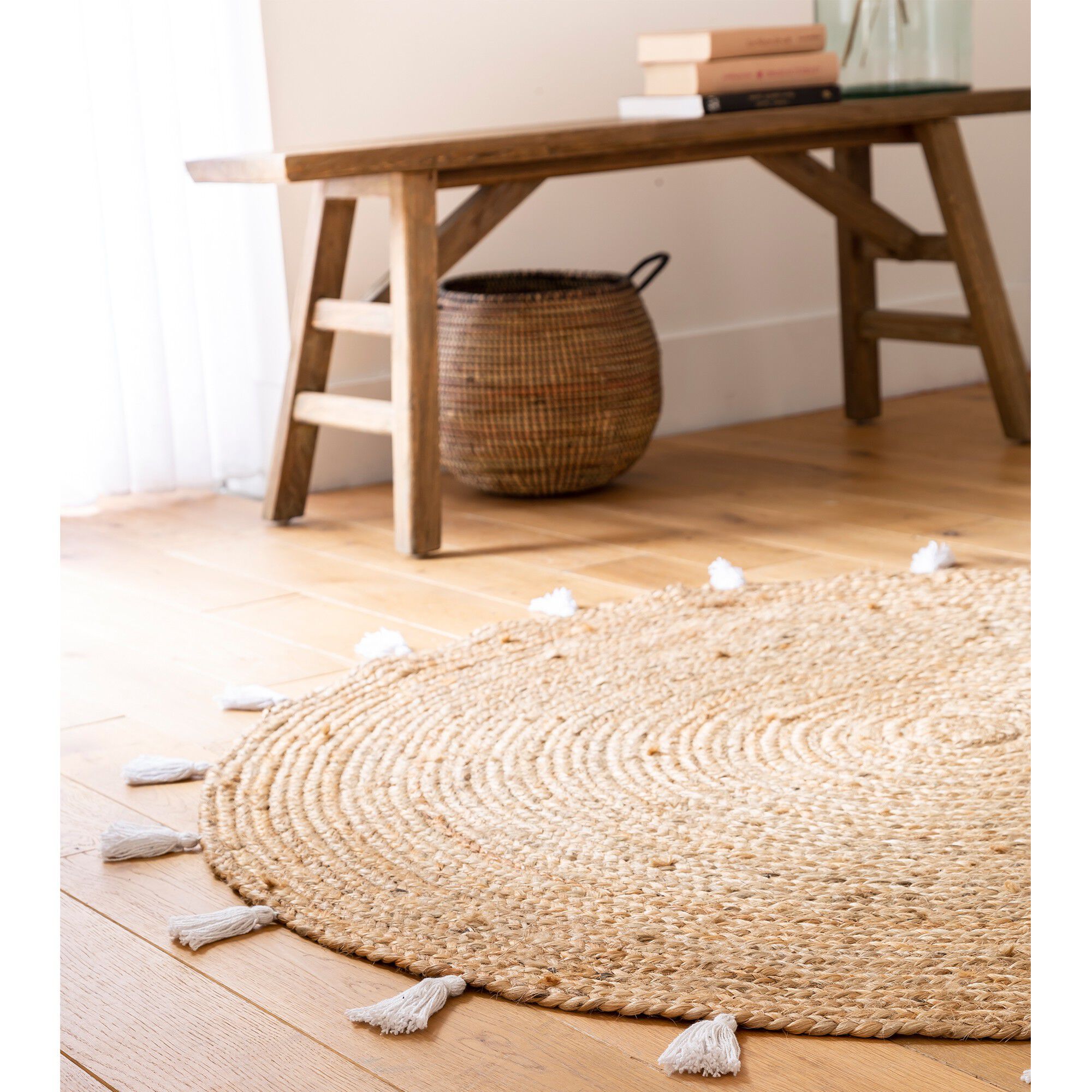 Tapis rond en jute avec pompons de couleur
