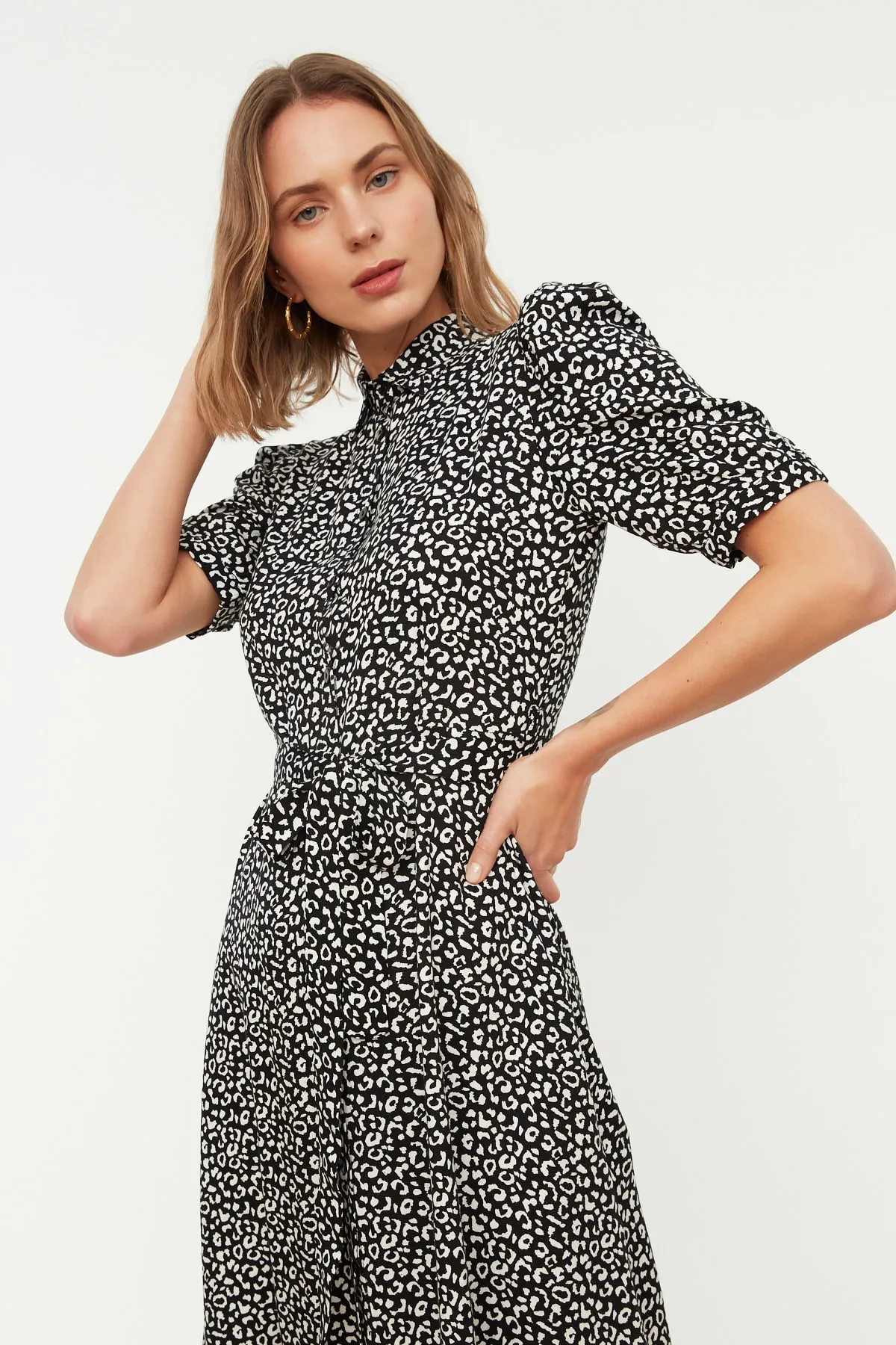 Trendyol Collection  Gewebtes Kleid mit mehrfarbigem Druckdetail TWOSS20EL1559