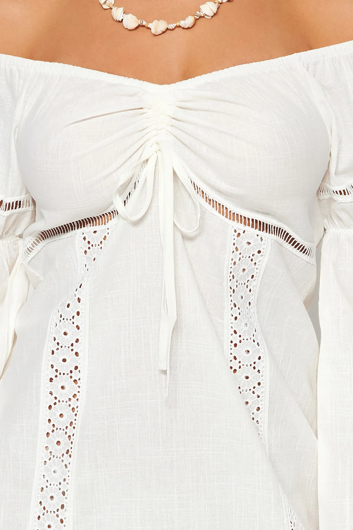 Trendyol Collection  Ecrufarbenes Mini-Strandkleid aus 100 % Baumwolle mit Webband-Accessoires TBESS23EL00207