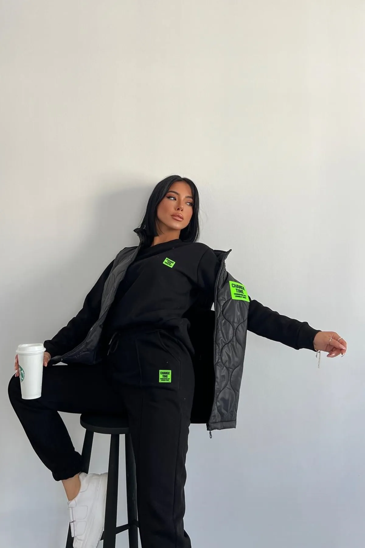 lovebox  3-fädiger, erhabener Sweatshirt-Einsatz mit hoher Taille, schwarzer Trainingsanzug und Weste, 3-teiliges schwarzes Set 500